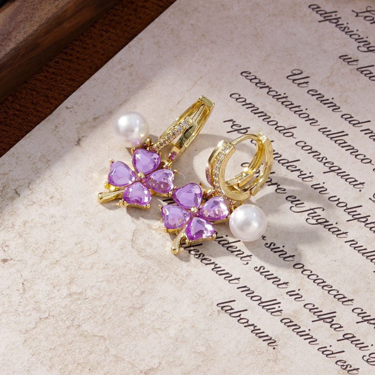 Fashion crystal four-petal flower pearl earrings