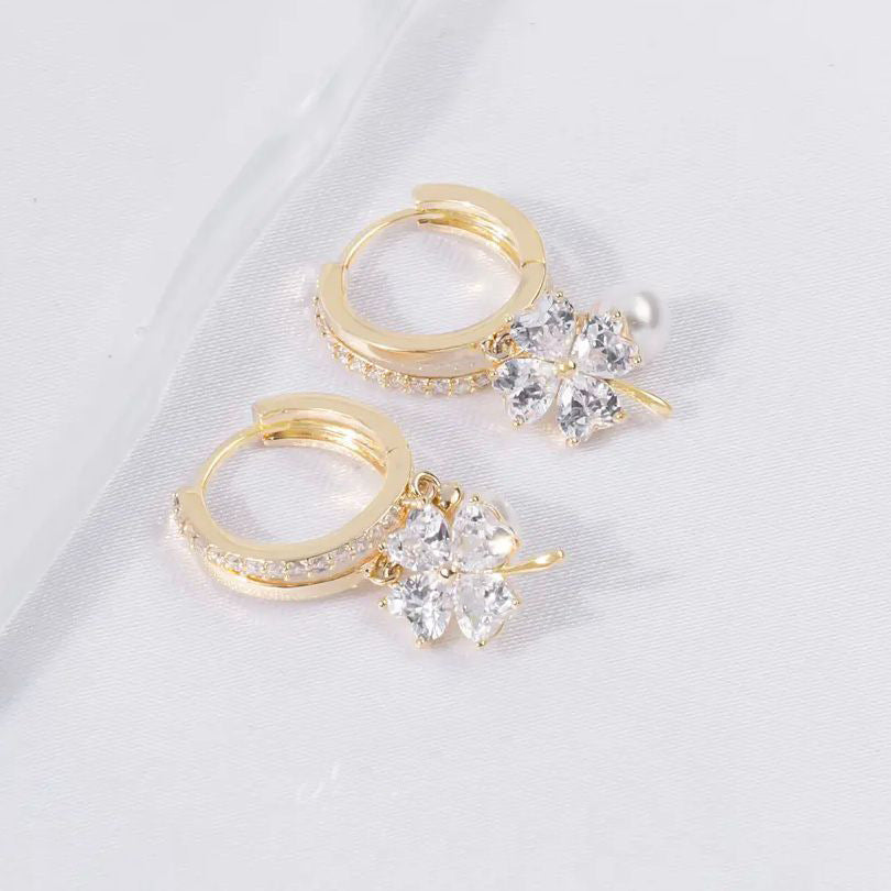 Fashion crystal four-petal flower pearl earrings