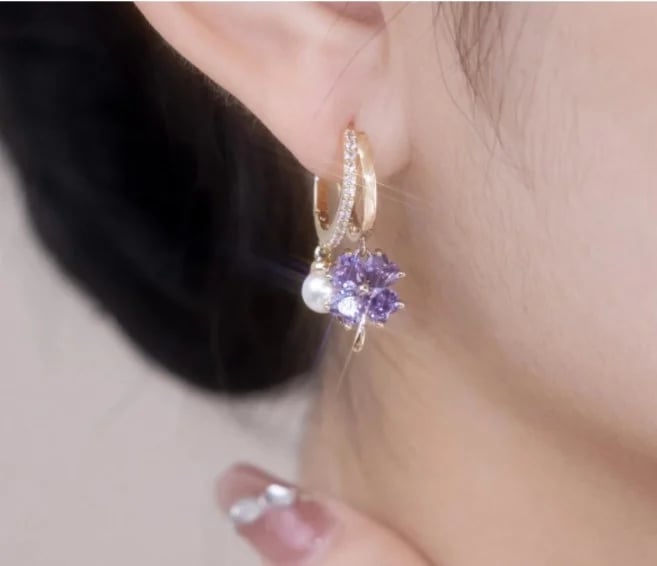 Fashion crystal four-petal flower pearl earrings