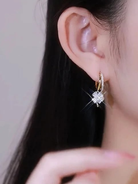 Fashion crystal four-petal flower pearl earrings